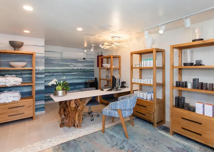 Carmel Beach Hotel