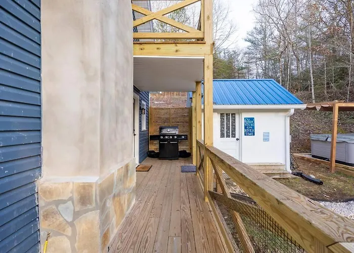 Riverside Relaxer W/Hot Tub+Fire Pit +Wifi & View