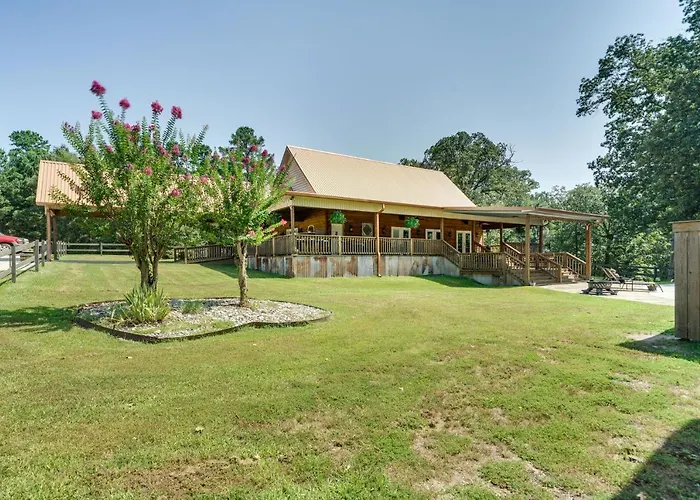 Charming Texarkana Home: Lake & Pool Access!