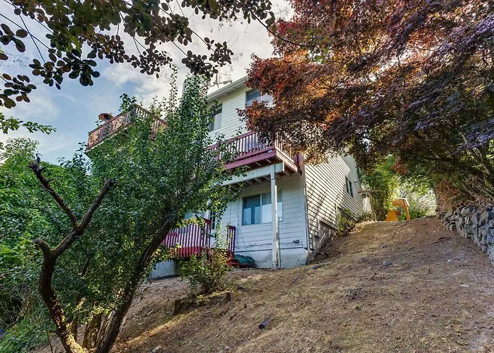 Federal Way Vacation Rental: Bay & Mountain Views!