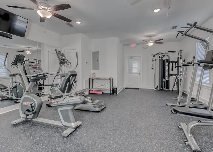 Hidden Lake Condos 321 - Short Walk To Gulf Place