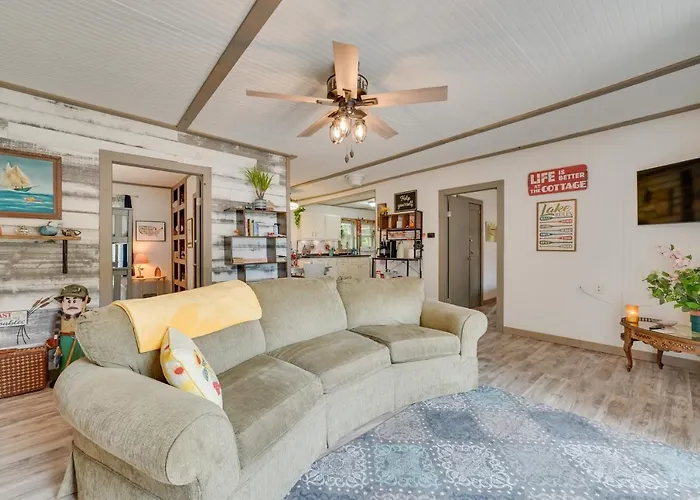 Lakefront Michigan Abode W/ Deck & Fire Pit!