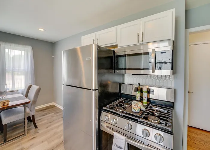 Pet-Friendly Southfield House W/ Ping-Pong Table!