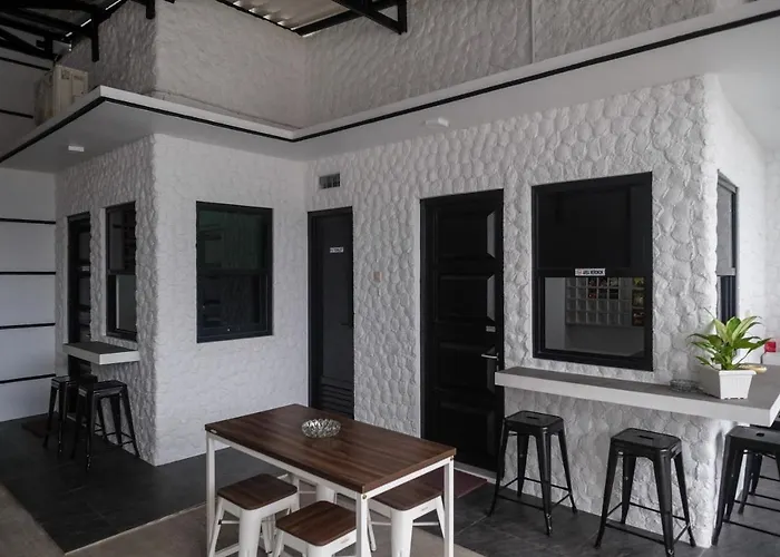 Reddoorz Syariah Near Perempatan Kartasura