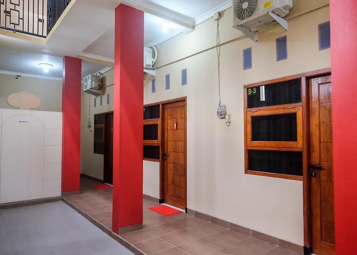 Reddoorz Syariah Near Perempatan Kartasura