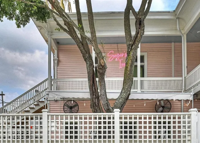 Sugars Inn Room 3 Walk To Cruise Terminal One Mile To Beach