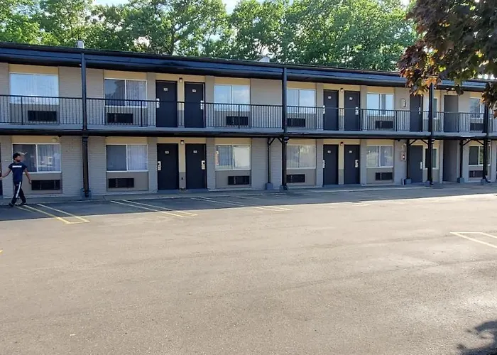 Travelodge By Wyndham Livonia Canton Novi Detroit Area