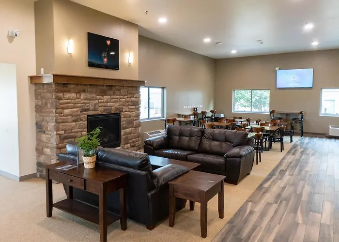 Cobblestone Hotel & Suites-Sheldon