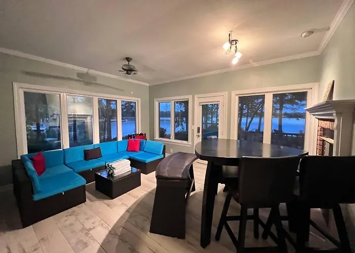 Modern 3Br Lake Front Home