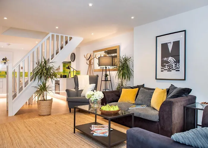 Luxury Town House - Apple Pie Luxury Escapes