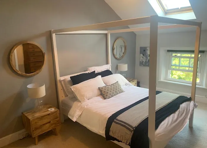 Top Floor. Top Notch. Tranquil Treat. Stone'S Throw From Thames.