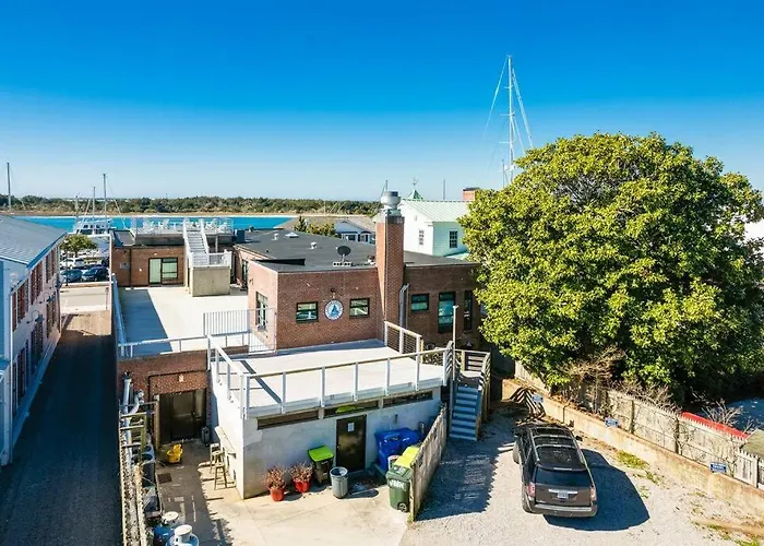 Why Knot Getaway...Rooftop With Waterview! Unit D