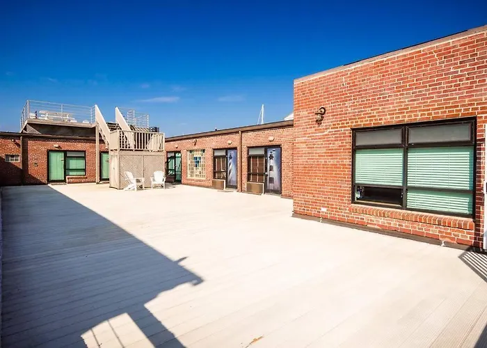 Why Knot Getaway…Rooftop With Waterview! Unit E