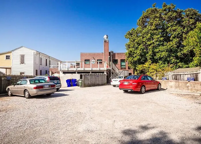 Why Knot Getaway…Rooftop With Waterview! Unit E
