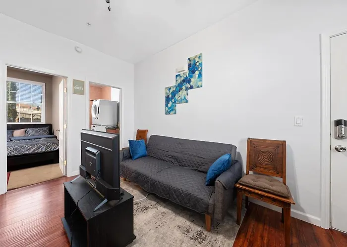 Cozy 1 Bdr/1Br Near Downtown