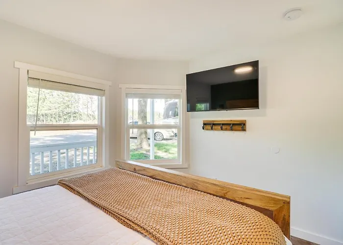 20 Mi To Glacier Nat'L Park: Pet-Friendly Cabin