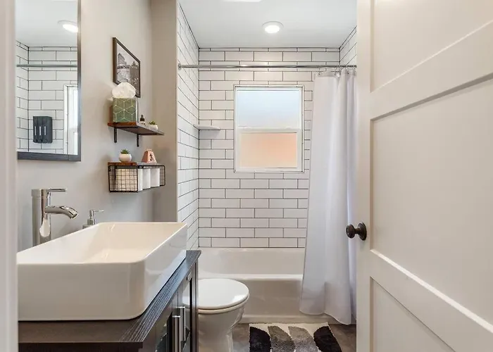 Modern Condo In The Heart Of Uptown Butte - Unit A