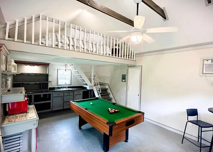 Luxury Jupiter Farm Getaway Heated Pool, Bbq, Game Shed, 1 Acre Yard!