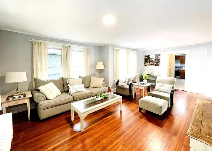Modern Home Off I-95 Perfect For Families & Business Stay With Ample Parking