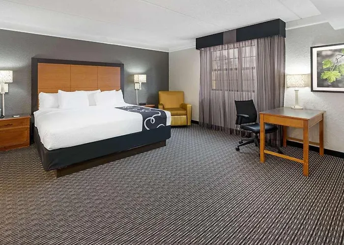 Super 8 By Wyndham The Woodlands North