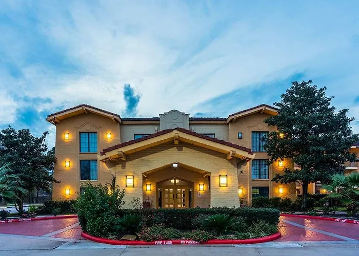 Super 8 By Wyndham The Woodlands North