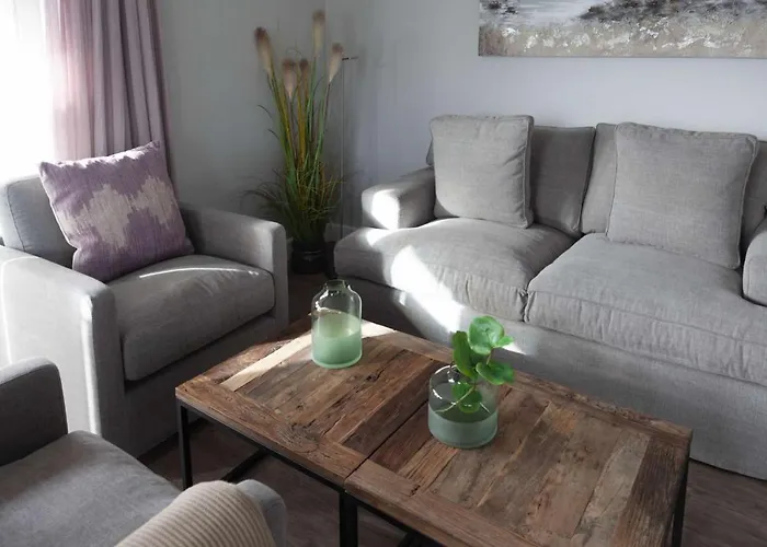 Rantum Dorf - Ferienappartments im Reetdachhaus 1& 2
