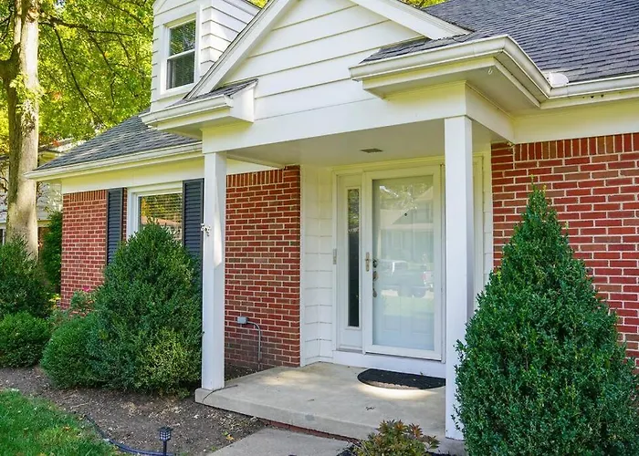 4Br/2.5Ba Home Boasting 2400Sqft And Eat-In Ktn