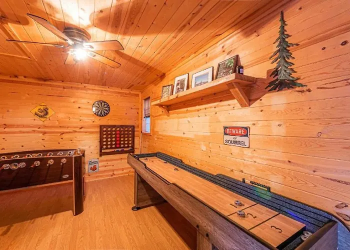 Cabin #6 Bobcat Bunkhouse - Pet Friendly - King Bed - Sleeps 4