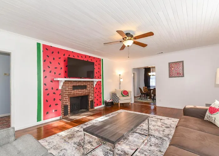Summertime Home For 8, Fast Ev Chargerpets Fenced Yard