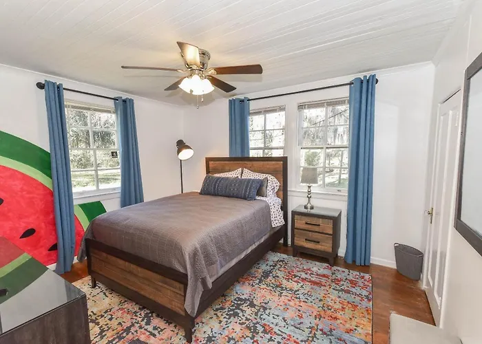 Summertime Home For 8, Fast Ev Chargerpets Fenced Yard