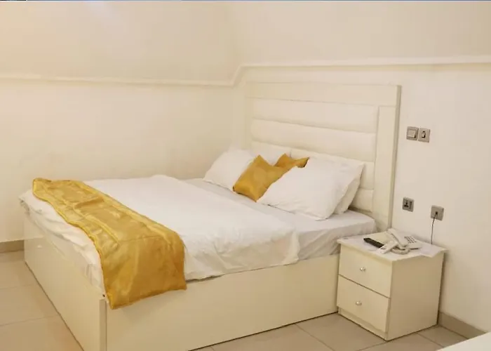 La Topik Hotel & Suites