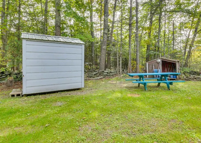 Pet-Friendly Belfast Retreat - 2 Mi To Downtown!