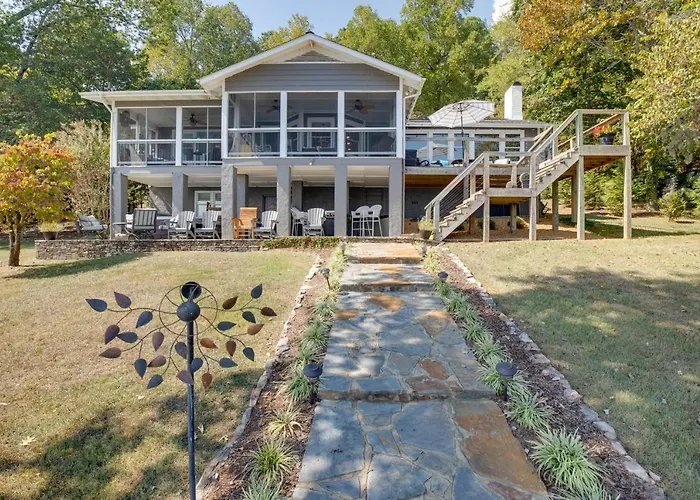 Hot Tub & Dock: Guntersville Lake Getaway!