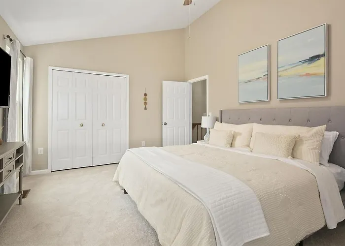 4Br Townhome, Close To Shops & Restaurants, 40 Mins To Dc
