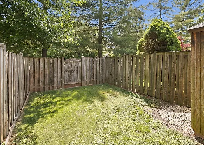 Townhome In No Va, 40 Mins To Dc, Pets Ok, Fast Wifi
