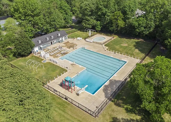 Townhome In No Va, 40 Mins To Dc, Pets Ok, Fast Wifi