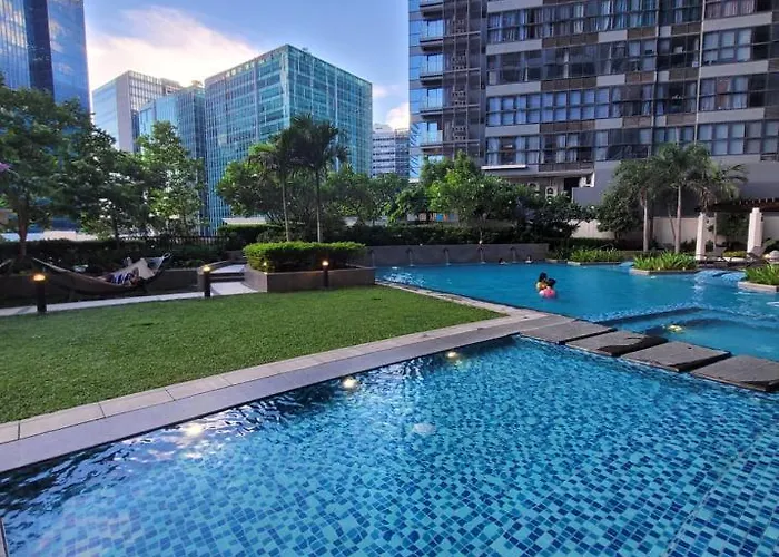 Uptown Parksuites Tower 1 At Bgc - Staycations Up Above 12