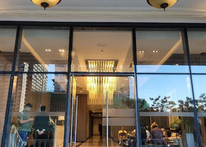 Uptown Parksuites Tower 1 At Bgc - Staycations Up Above 12