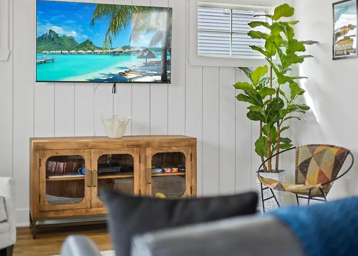 Sunny & Modern Derby House