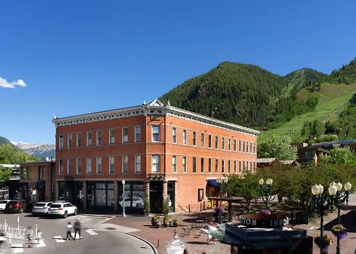 Independence Square 205, Stylish Hotel Room With Ac, Great Location In Aspen