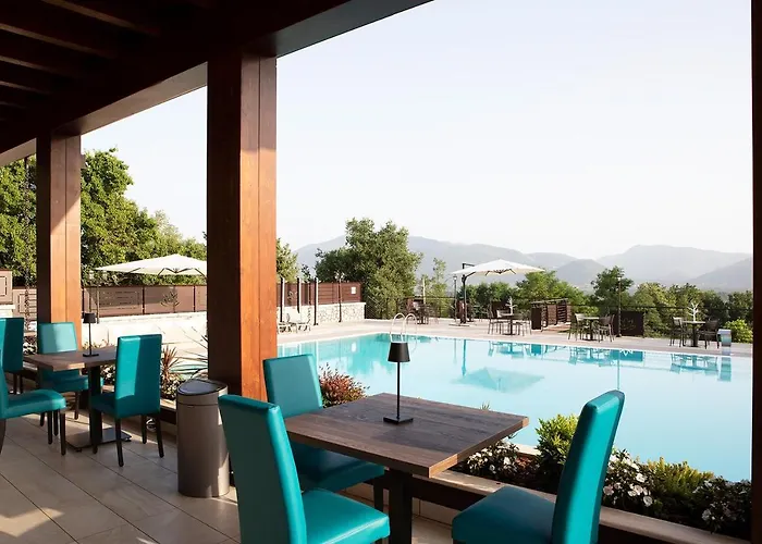 LUAL Bleisure Hotel