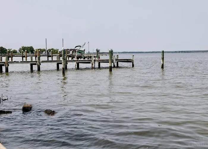 Near Waterfront, Maryland Renovated Home - Walk To Historic Downtown!