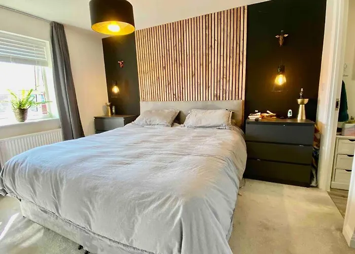 Chester House, Hampton Water 3 Bed By Belmont Places