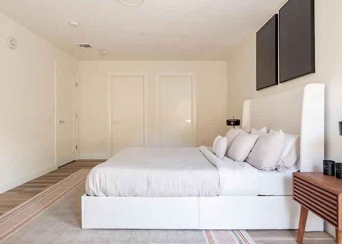 Modern Furnished Apartment In Heart Of Quincy