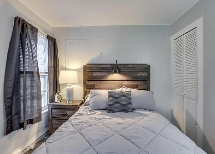 Pet-Friendly Auburn Apartment W/ Balcony!