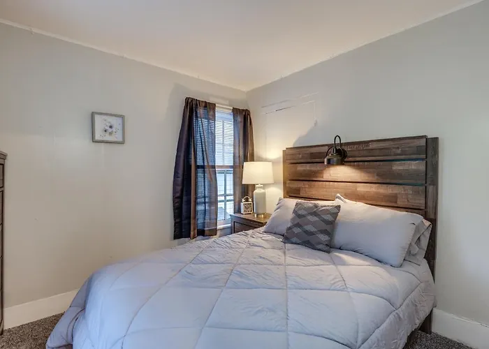 Pet-Friendly Auburn Apartment W/ Balcony!