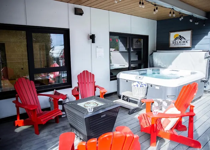 Selkirk Staytion - Stylish Condo With Hot Tub