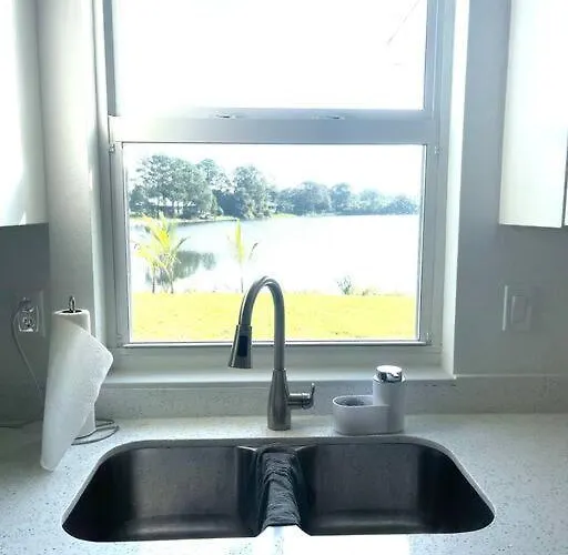 Brand New Lake View House - Self Check-In