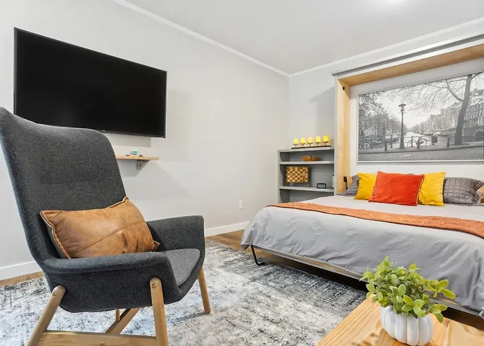 Pet-Friendly Kent Vacation Rental, Walk To Lake!