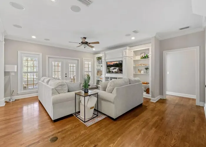 Serene Smart Home, Big Backyard, Family And Friends